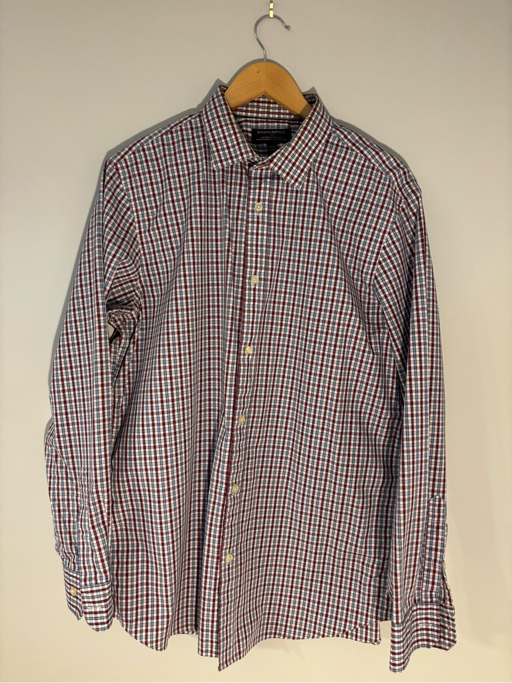 Banana Republic 100% cotton no-iron Button-Down Shirt